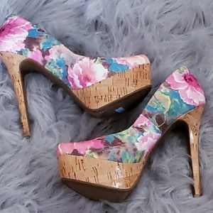 Jessica Simpson stilettos